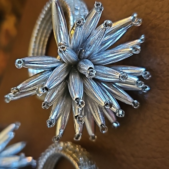 CYNTHIA ROWLEY Set of Four Starburst Holiday Beaded Napkin Rings - Picture 6 of 7